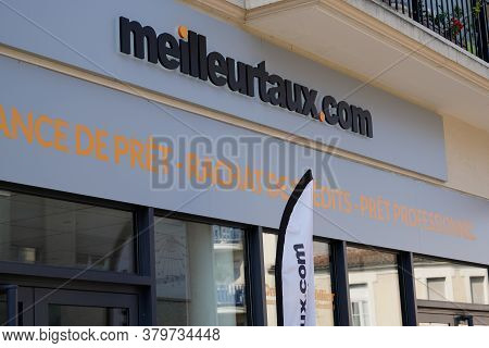 Bordeaux , Aquitaine / France - 08 04 2020 : Meilleurtaux.com Sign And Text Logo Of French Meilleur 