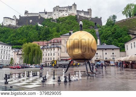 Salzburg, Austria - May 20, 2019: This Is A Сathedral Square With An Unusual Monument To A Pastry Ch