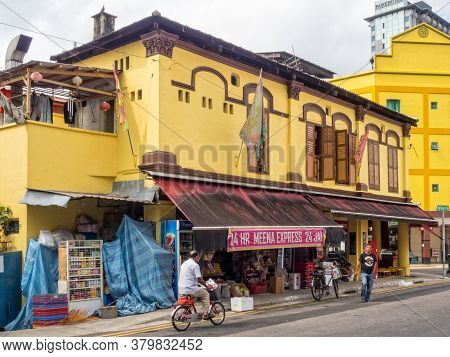 Singapore - February 13, 2016: Shop On Kampong Kapor Road In The Little India District