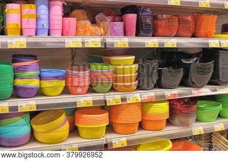 Russia, St. Petersburg, 11,01,2014 Plastic Bowls And Other Plastic Dishes On The Supermarket Shelf