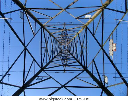 Pylon ไฟฟ้าจากด้านล่าง