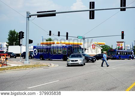 Countryside, Illinois / United States - August 13, 2018: A Vehicle Turns Right From La Grange Road O