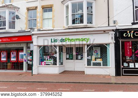 Prestatyn, Uk: Jul 06, 2020: A General View Of The High Street At Early Evening. A Branch Of Lloyds 
