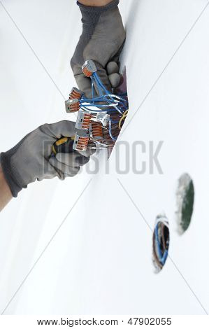 Instalación eléctrica en la caja