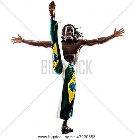 Yksi Brasilian musta mies tanssija tanssii capoiera valkoisella pohjalla