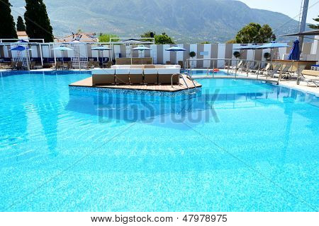 Swimmingpool på moderne luksus Hotel, Peloponnes, Grækenland