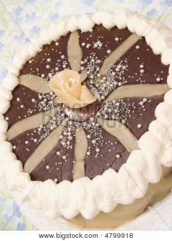 Delicous Sweet Layer Cake con glassa al cioccolato