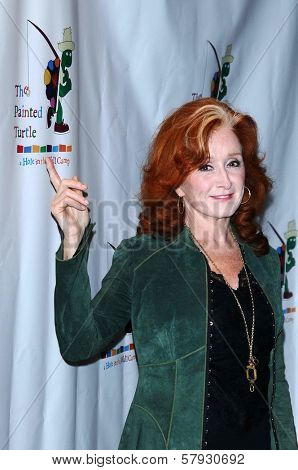 Bonnie Raitt  at a Staged Reading of 'The World of Nick Adams' to benefit Painted Turtle Childrens Camp. Davies Symphony Hall, San Francisco, CA. 10-27-08