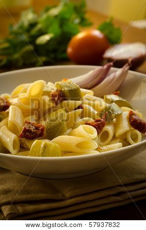 Penne with zucchini and tomato