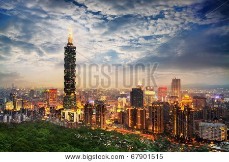 Taipei, Taiwan Evening Skyline.