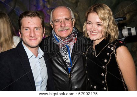 MOSCOW - JUNE, 26: R. Gigineishvili,  Nikita Mikhalkov, N. Mikhalkova. Ã?ÃÂÃ?ÃÂ¡harity  foundation Russian Siluet. Fashion show  at the Russian Academy of art . June 26, 2014 in Moscow, Russia