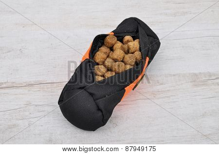Fetch Lined Bag With Dog Feeding