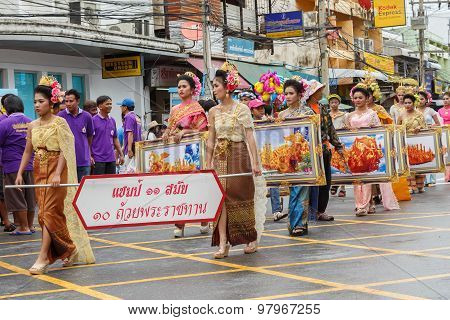 NAKHON RATCHASIMA, THAILAND - JULY 31: Thai people participate parade in grand of opening the traditional candle procession festival of Buddha, on July 31, 2015 in Nakhon Ratchasima, Thailand.