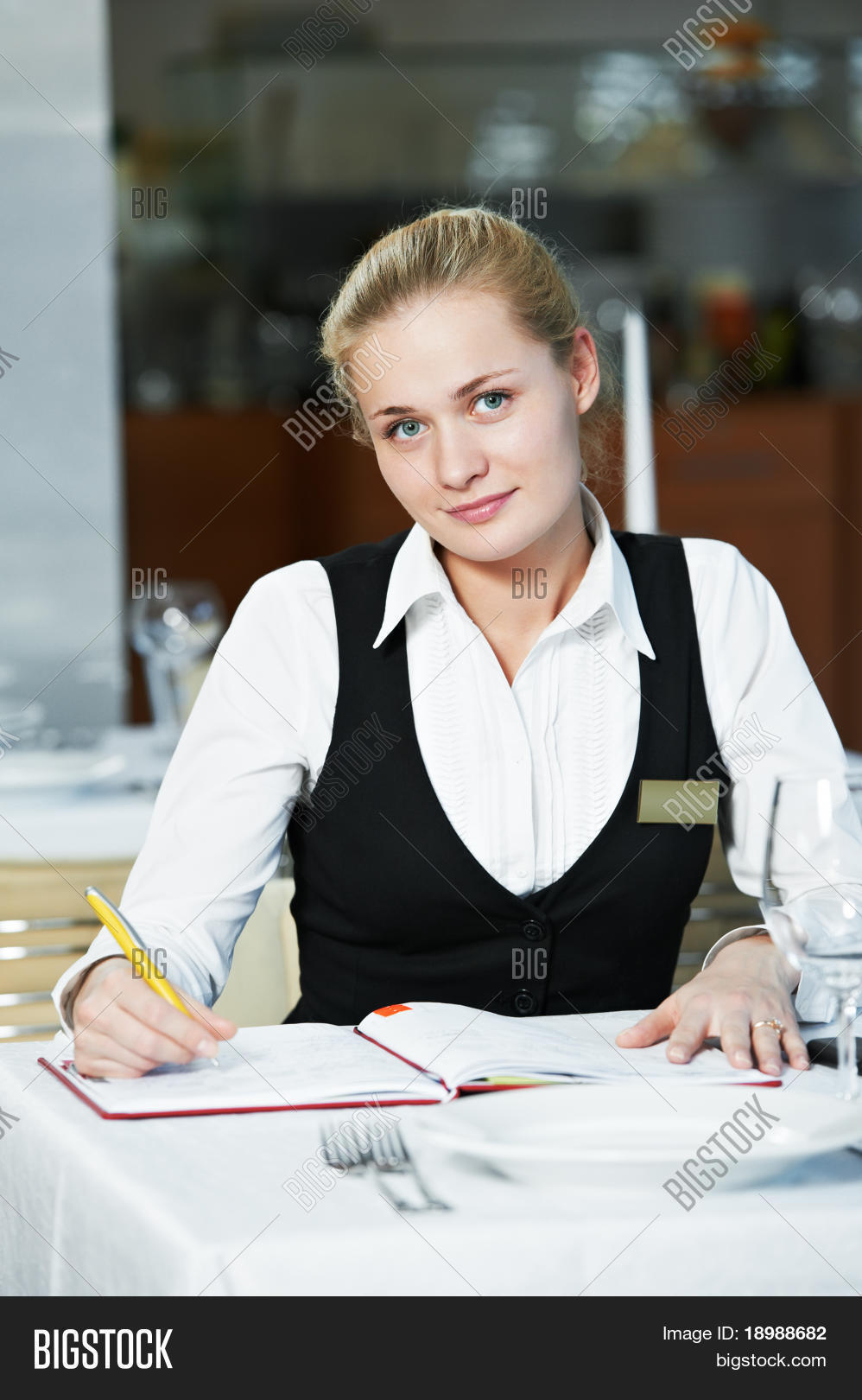 администратор в общепите. директор ресторана. менеджер ресторана. администратор зала в кафе. управляющий рестораном.