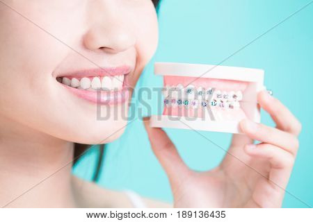 woman with bace tooth model on the green background