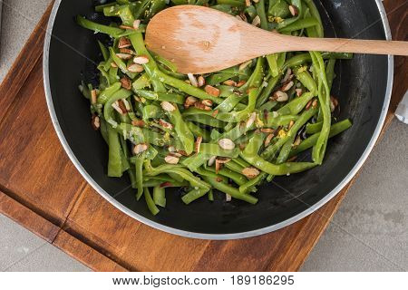 Green Beans With Roasted Almonds