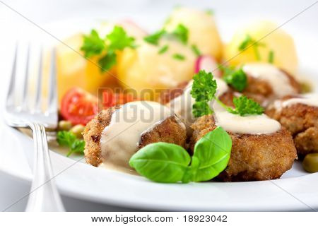 Frikadeller с картофелем и свежими травами