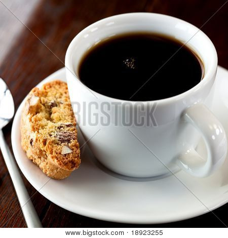 Káva s cantuccini