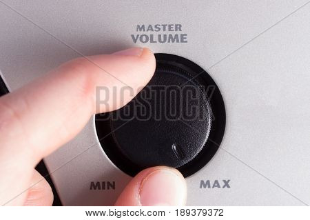 Volume Switcher Turn On Maximum