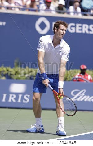 TORONTO-augusti 13: Andy Murray spelar mot David Nalbandian i Rogers Cup 2010 den 13 augusti