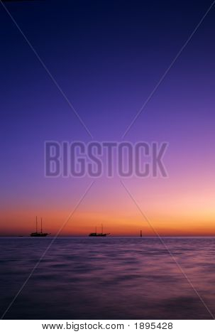Yachten bei Sonnenuntergang