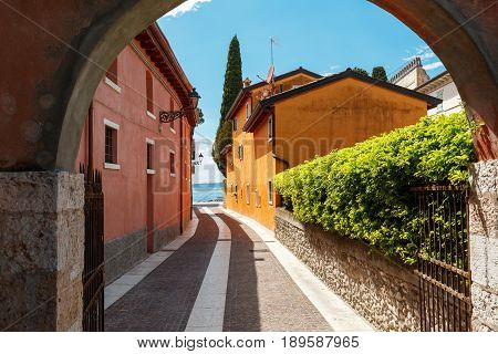 colorful houses and narrow streets. Lake Garda is the largest lake in Italy. It is located in Northern Italy, about half-way between Brescia and Verona, and between Venice and Milan
