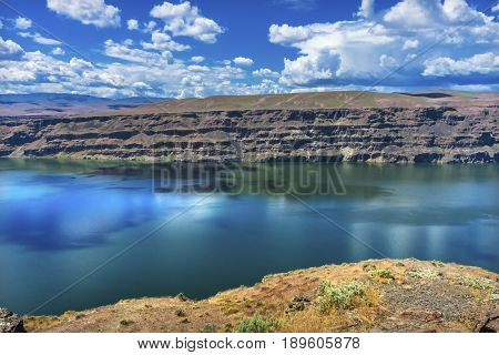Wanapum Lake Colombia River Wild Horses Monument High Desert Vantage Washington