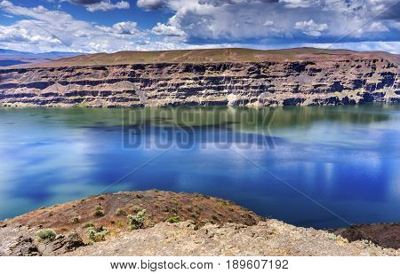 Wanapum Lake Colombia River Wild Horses Monument High Desert Vantage Washington