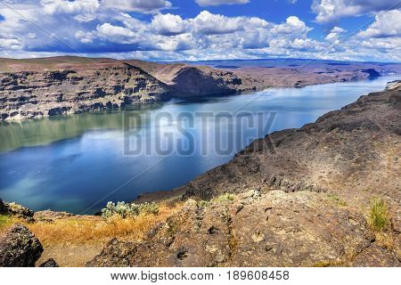Wanapum Lake Colombia River Wild Horses Monument High Desert Vantage Washington