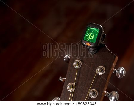 tuner for Guitar B sound second string clip on guitar head