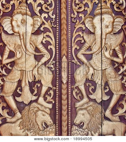 Lo scultura in legno