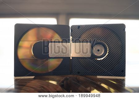 mini disc vintage optical support small background
