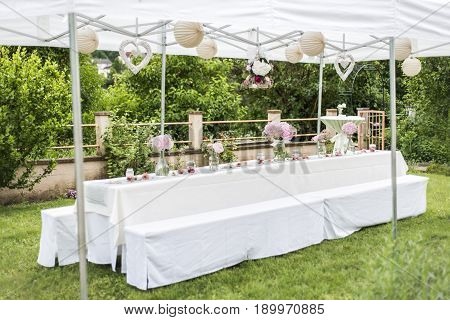 flowers settings decoration outdoor setup for a wedding with pink colored flower