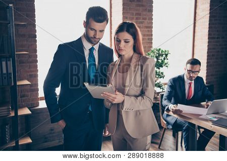 Close Up Photo Three People She Her Business Lady Watch E-book Tell Speak Ask Advice Question He Him