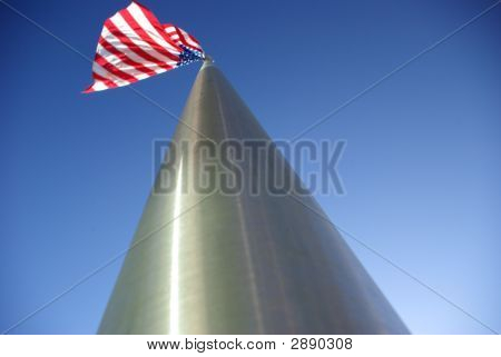 Bandiera americana su un'asta di alluminio