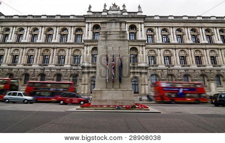 Kenotaph Denkmal mit Auswärtigen Amt als Hintergrund erstellen.
