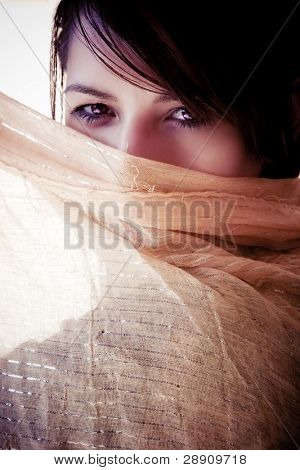 หญิงสาวหลังชุดอาหรับ