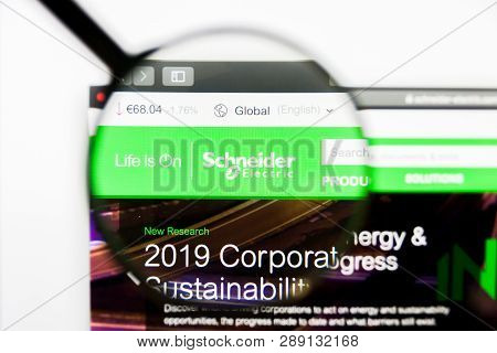 Los Angeles, California, Usa - 12 March 2019: Illustrative Editorial, Schneider Electric Website Hom