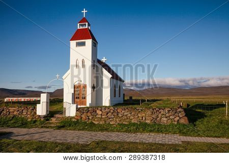 Picturesque white church at Modrudalur farm, the highest inhabited settlement in Iceland, NorÃ°ur-MÃºlasÃ½sla, Eastern Iceland, Scandinavia