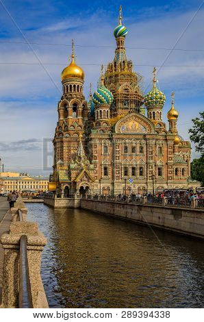 Saint Petersburg, Russia - September 9, 2017: View Onto The River Neva And Ornate Exterior And Color