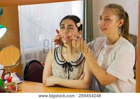 Speech Therapist Teaches A Young Girl The Correct Pronunciation Of Speech.