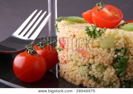 Tabbouleh, coucous e verdura