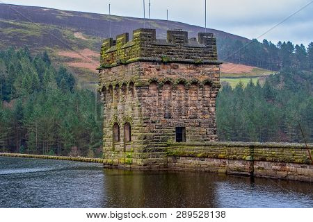View Of Derwent Dam And Reservoir, Peak District, Derbyshire, Uk.