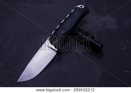 The brilliant knife of the hunter. Glitter and shadow. Front view.
