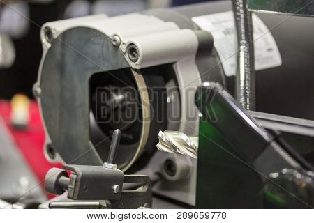 End Mill Or Drills Resharpening By Sharpener Machine At Factory