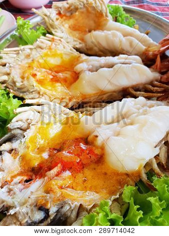 Selective Focus, Close Up Of Barbecued Shrimp On Tray In Restaurant, Grilled Giant River Prawn As A 
