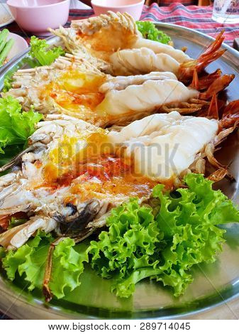 Selective Focus, Close Up Of Barbecued Shrimp On Tray In Restaurant, Grilled Giant River Prawn As A 