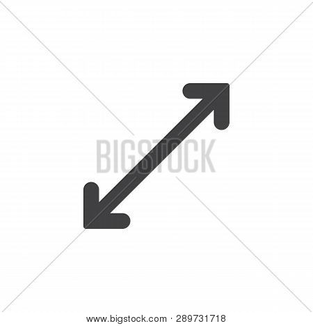 Resize Arrow Vector Icon. Filled Flat Sign For Mobile Concept And Web Design. Full Screen Arrow Glyp