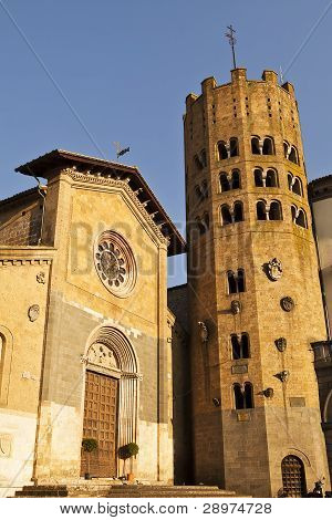 Orvieto iglesia y campanario