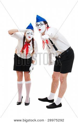 dois mimos engraçados olhar para algo. isolado no fundo branco